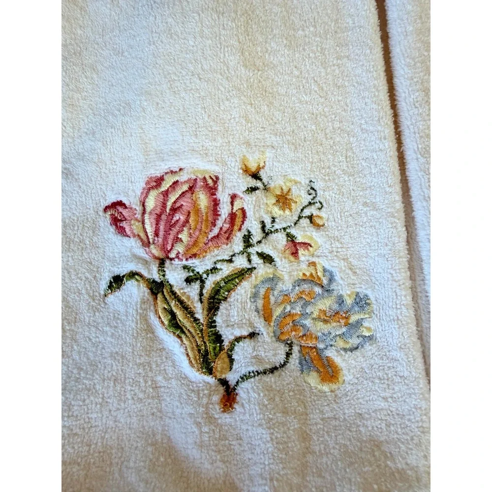 Vintage Avanti Rose Floral Embroidered Hand Towels Set 2 Cotton Guest Bath Decor